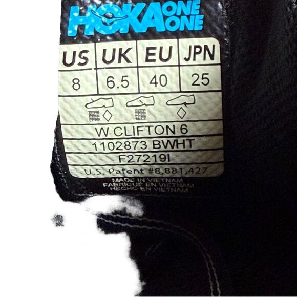 Hoka women’s Clifton 6 size 8 Black and White Athletic Shoes
